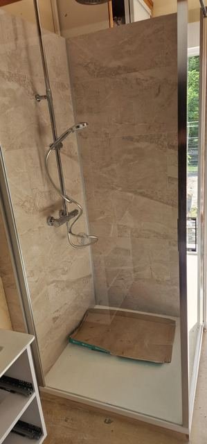 Douche, faïence ton pierre